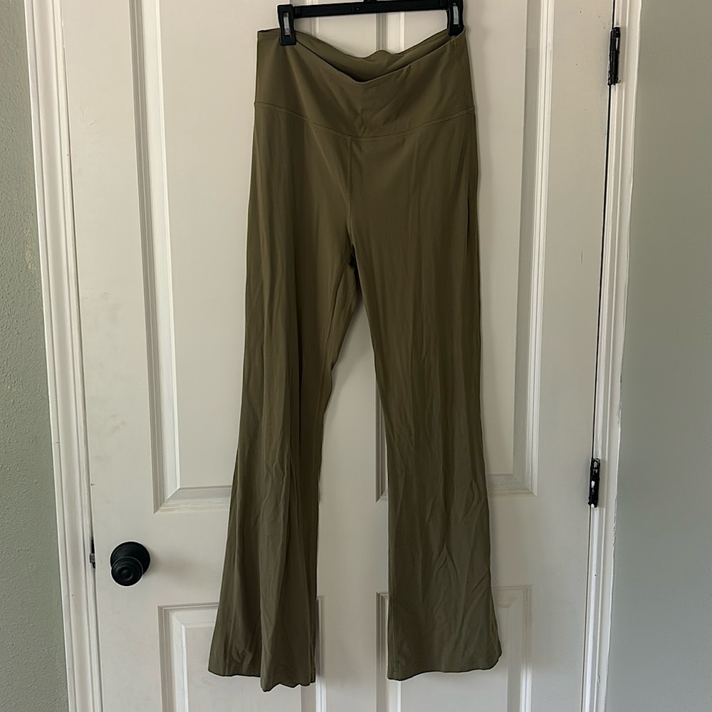 Lululemon “Groove super high rise flared pant Nulu” Size 12